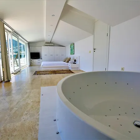 Lumineux Villa *
