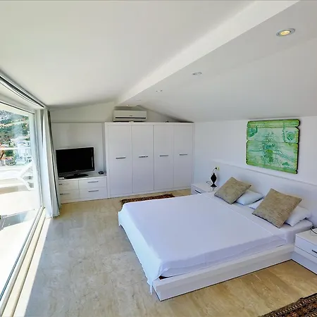 Lumineux Villa