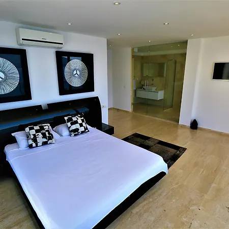 Lumineux Villa *
