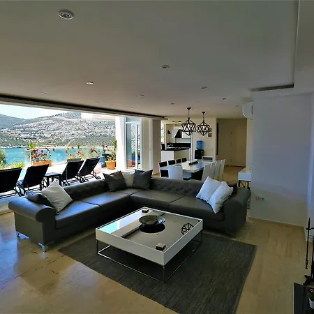 Lumineux Villa